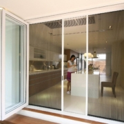 Cửa lưới chống muỗi có tính thẩm mỹ cao cho không gian nội thất.